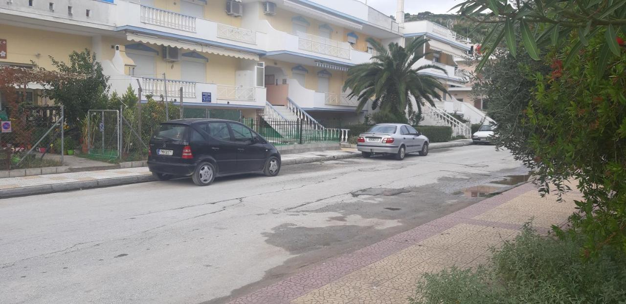 Stathoris Deluxe Apartment Néa Péramos Kültér fotó