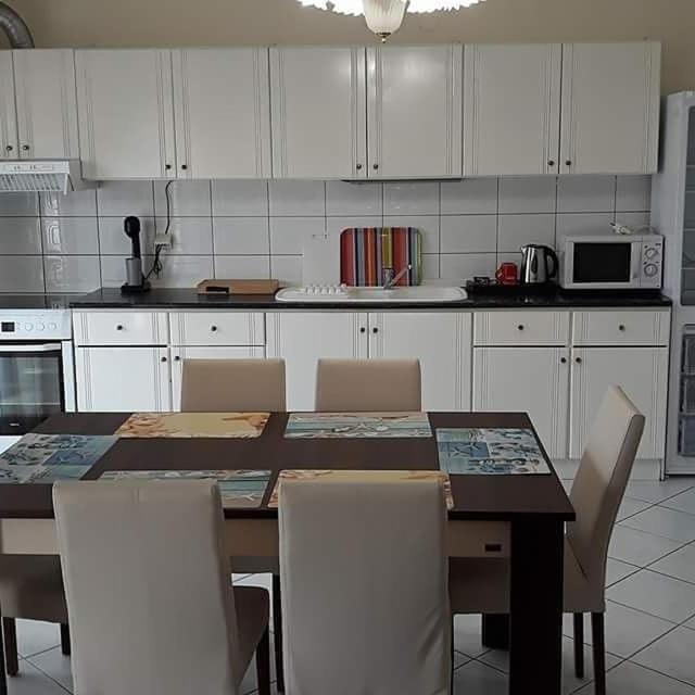 Stathoris Deluxe Apartment Néa Péramos Kültér fotó