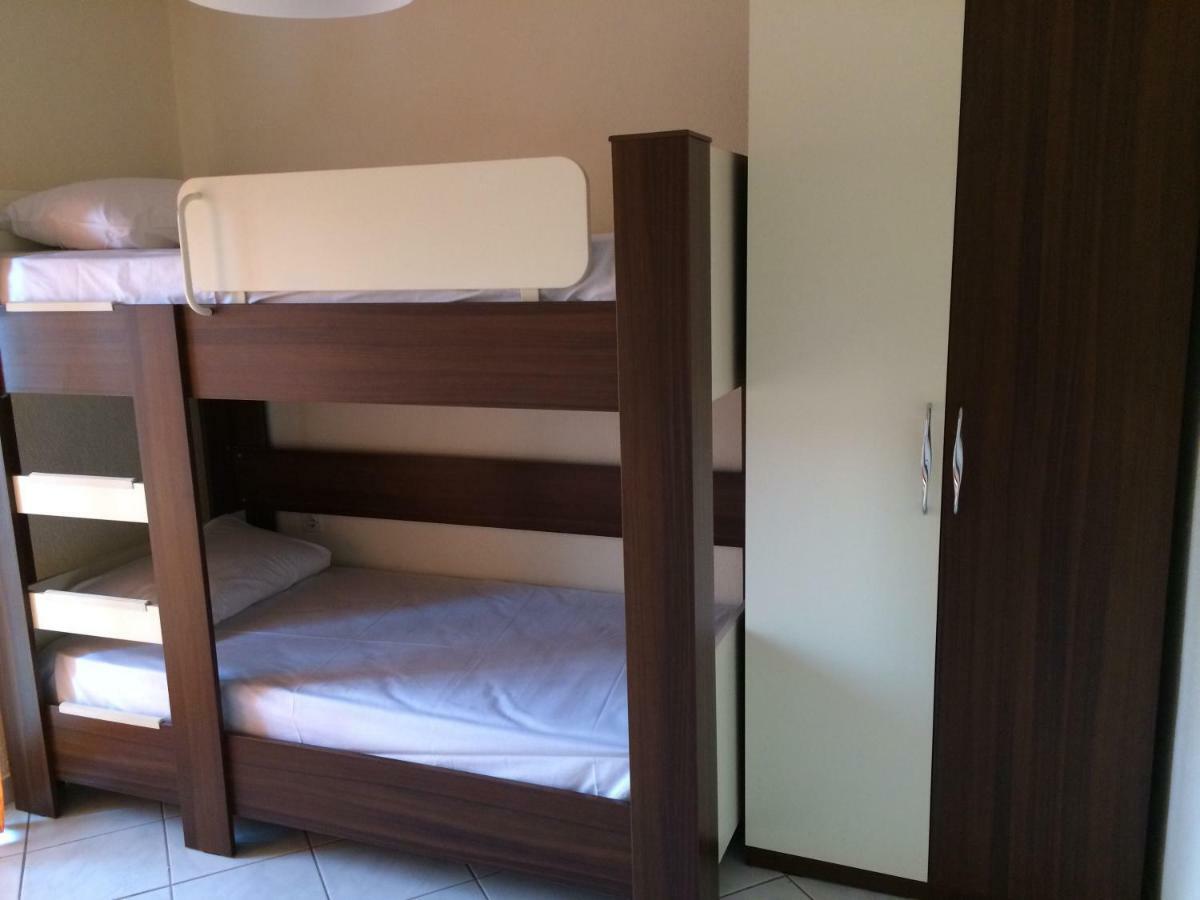 Stathoris Deluxe Apartment Néa Péramos Kültér fotó